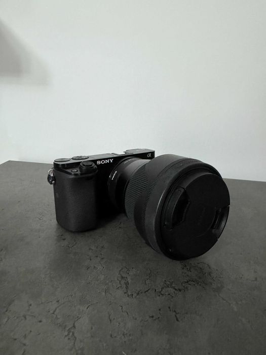 Kit Complet Streaming/Vlogging: Sony a6000 + Sigma 16mm f1.4 + 16-50mm