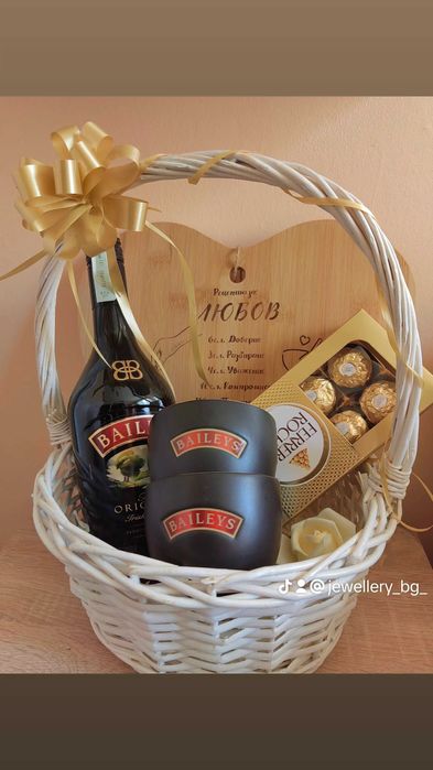 Кошници за подарък! и Мечета от вечни рози!