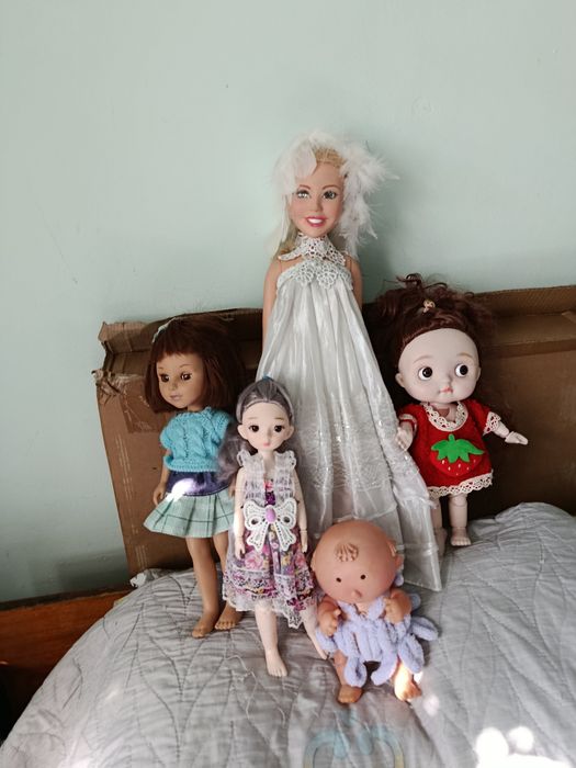 Продаю куклы пять штук