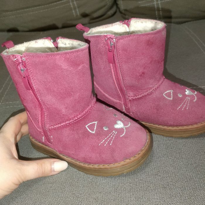 Продам уги Tombi