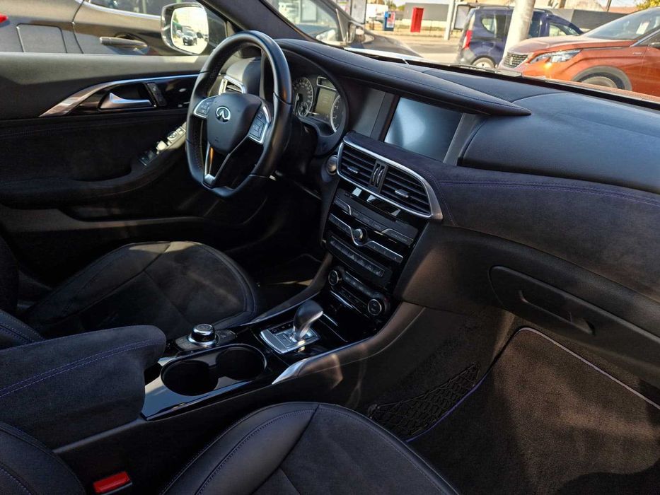 Infiniti Q30 S 2.0t 210 CP 2016 4x4 Automat/Sport City Black/Led/Piele/Navigatie/Alcantara/Panoramic/Camera/Touch/Jante 19/