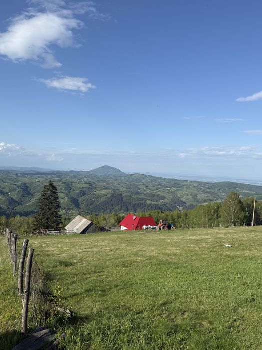 Teren cu vedere panoramica de excepție în Poiana Mărului – Brașov