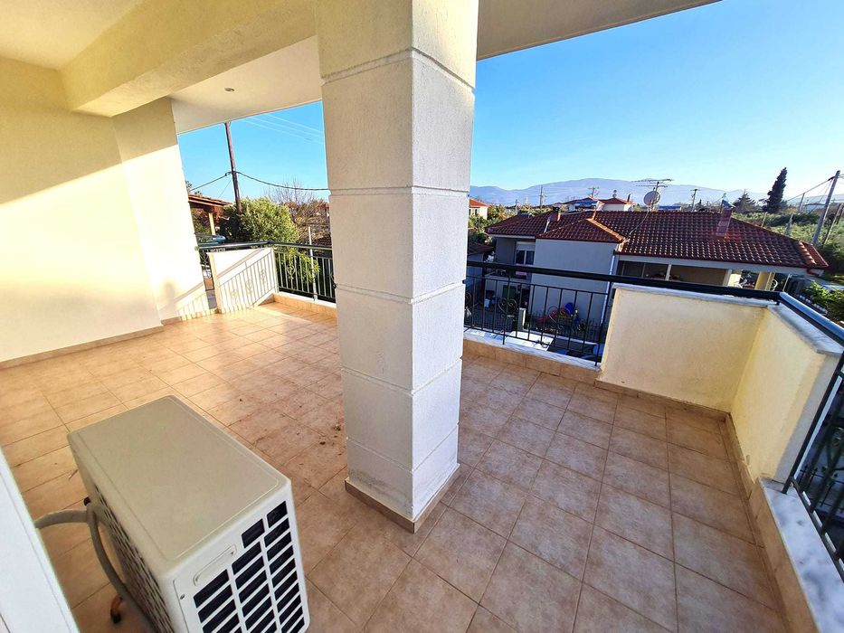 Продава 3 ет. къща с площ 165 м2 и двор 280 м2 в Аспровалта, Гърция