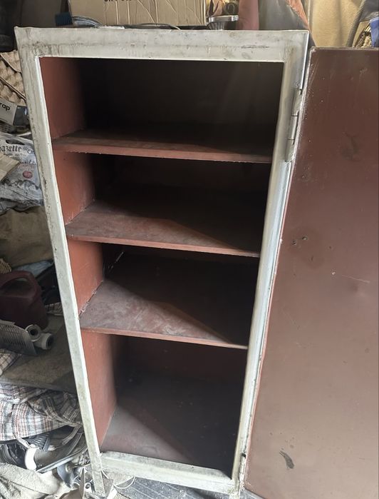 Продам шкаф металлический