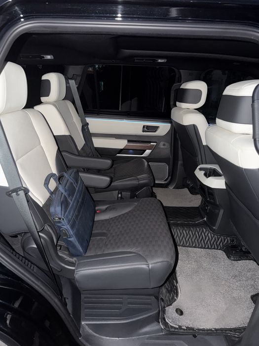 Toyota Sequoia 2025 — 7