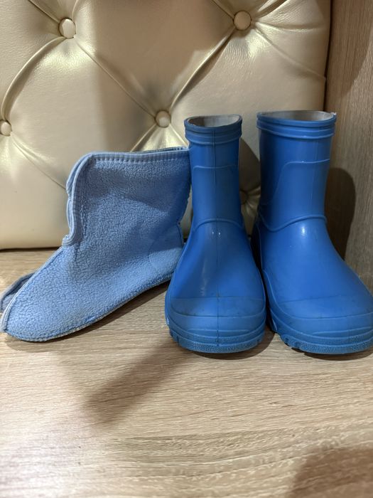 Продам детские резиновые сапоги
