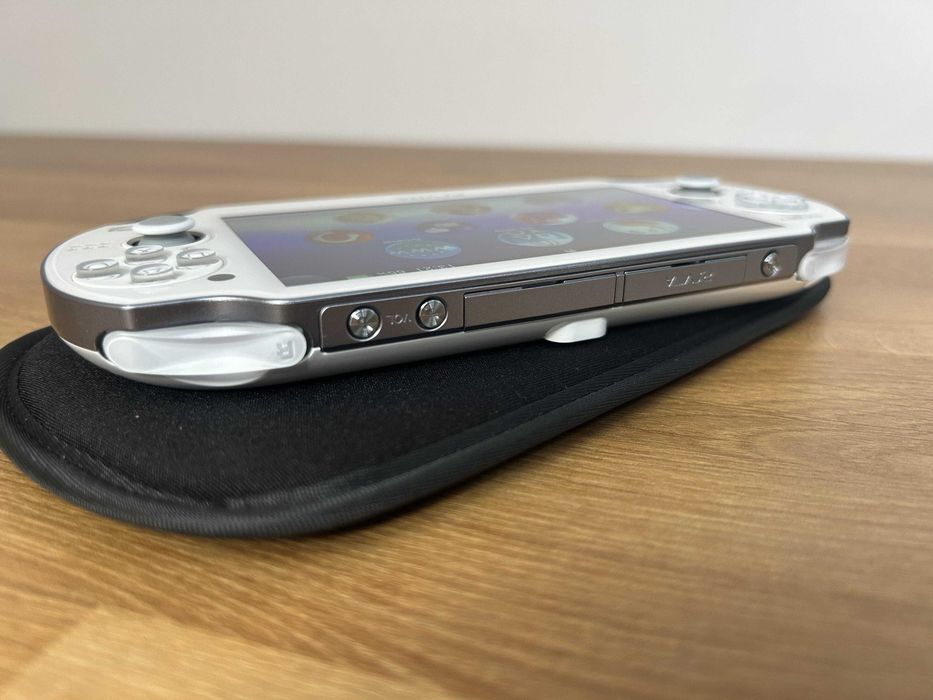 PS Vita OLED Crystal White modată — 128GB, ecran superb | Japonia