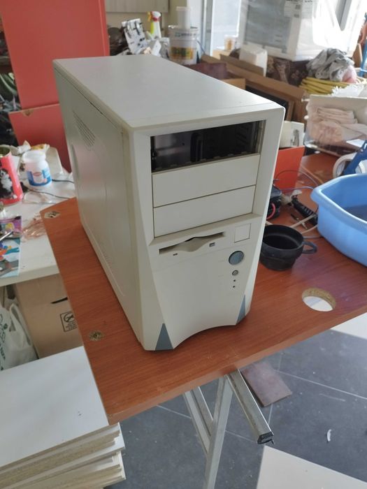 Компютърна кутия със захранване стар модел Sunny LC-B 235 atx