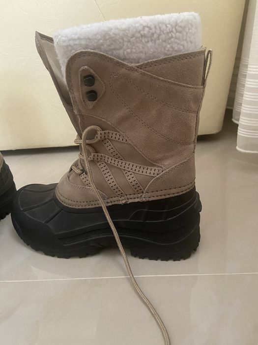 Cizme de cauciuc si piele intoarsa