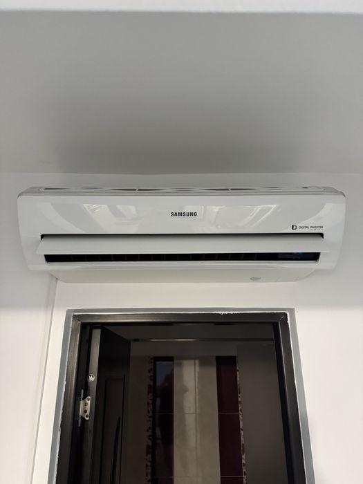 Aer conditionat Samsung AR12HSFSAWKNZE Digital Inverter, 12000 BTU, Clasa A+, Display LCD, Easy Filter, Autocuratare,