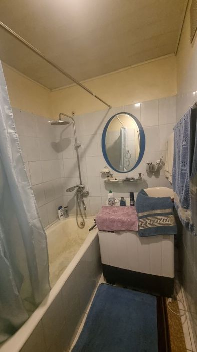 квартира на массиве Сергели-3. Прямо вдоль дороги.