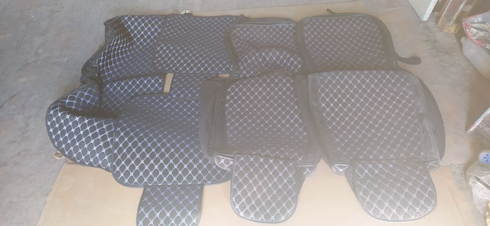 Чехлы два комплекта.