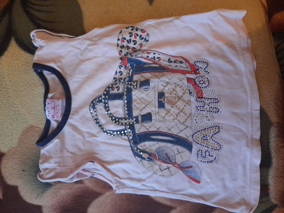 Продаю футболки на ребёнка 5-7 лет