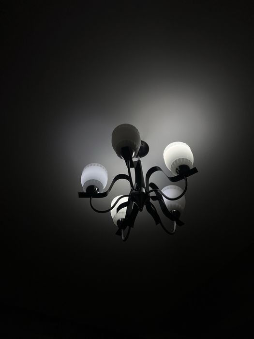 Продам люстру