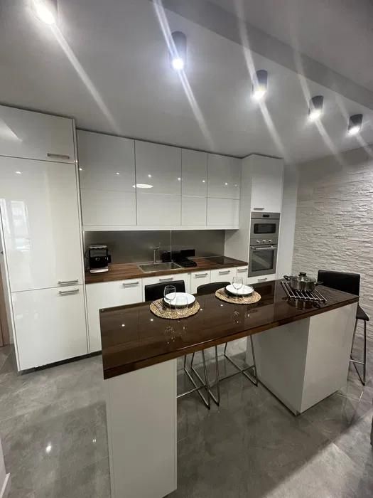 Дава се под наем Двустаен апартамент в Варна, Аспарухово - 61 кв.м за 598.23 € - Снимка #1