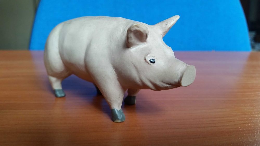 Статуетка, сувенир Прасенце