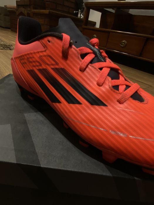 Crampoane noi Adidas