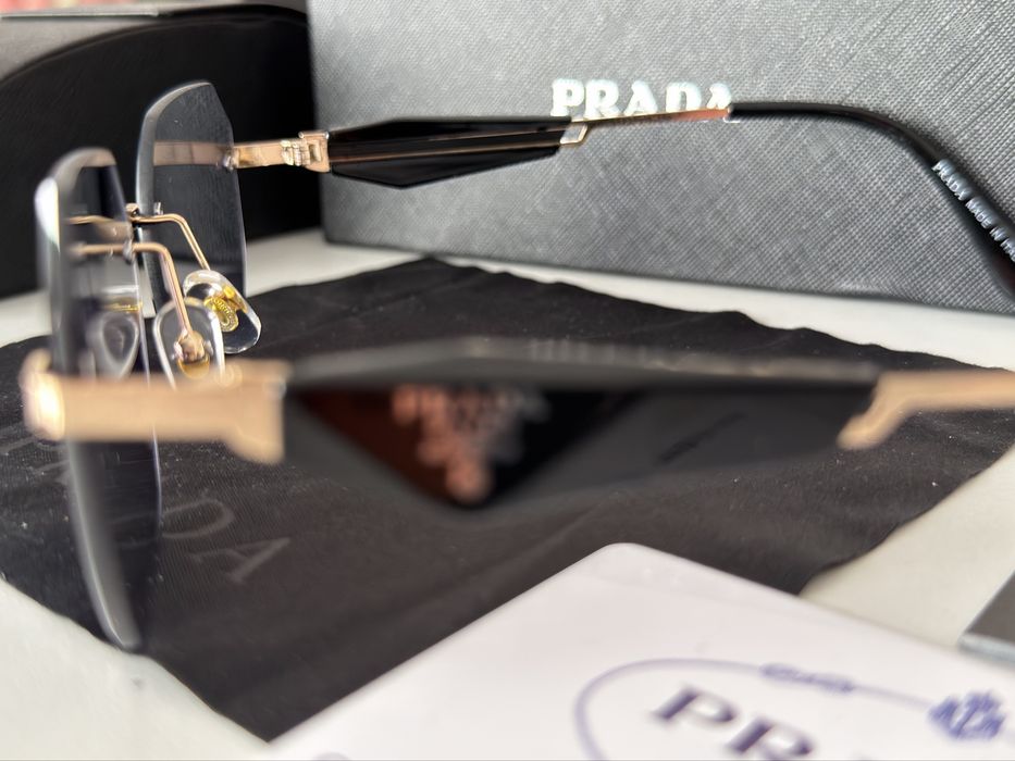 Ochelari de soare prada