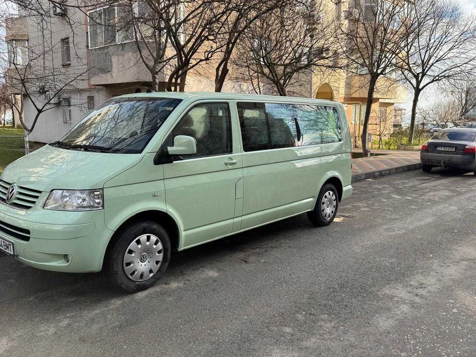 Volkswagen Transporter Caravelle 8locuri 2.0Tdi, model lung