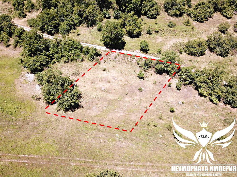 Продавам парцел УПИ 900кв.м. в село Орехово обл.Смолян