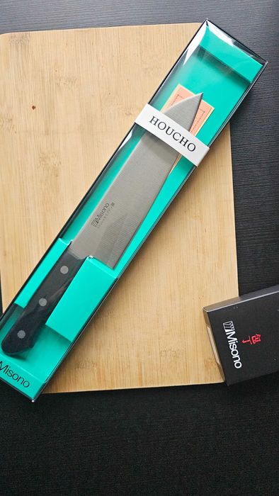 Чисто нови японски кухненски ножове КАI и Misono