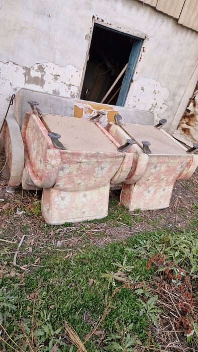 Диван и два кресла