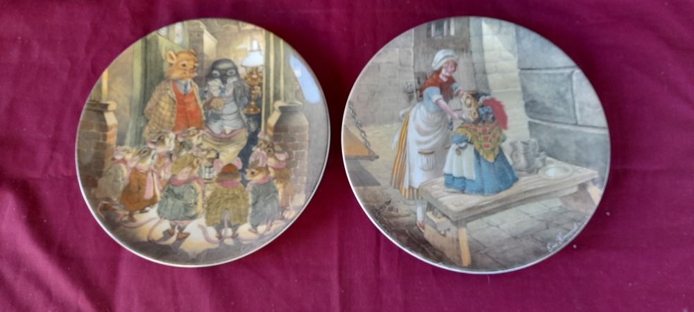 Pereche farfurii decorative din porțelan wedgwood