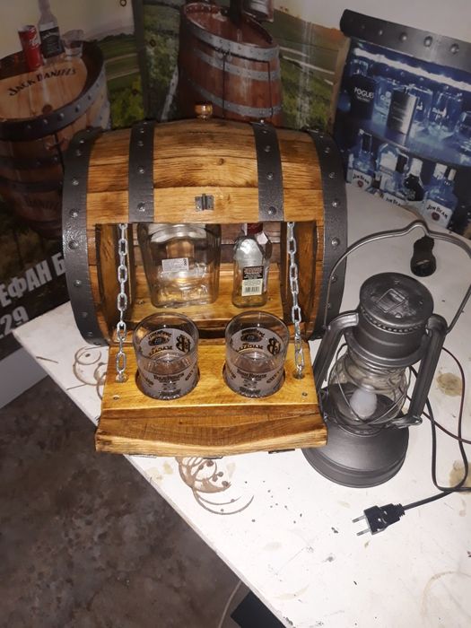 Ретро мини бар от реставрирана  дъбова Бъчва неповторим подарък за