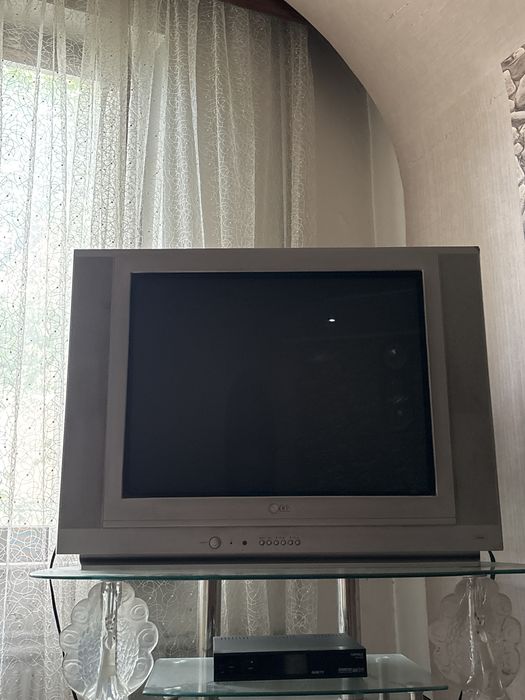 Телевизор и подставка