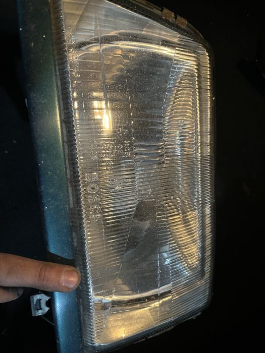 Продаю фару на ауди 80