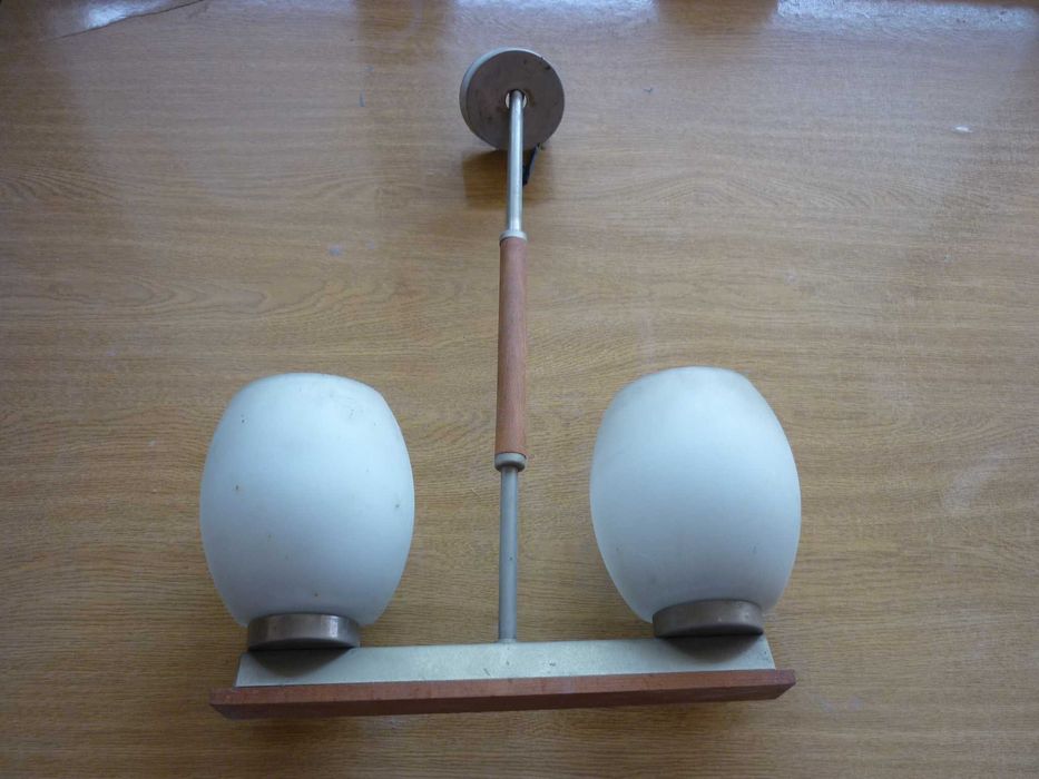 Лампа с две осветителнитела