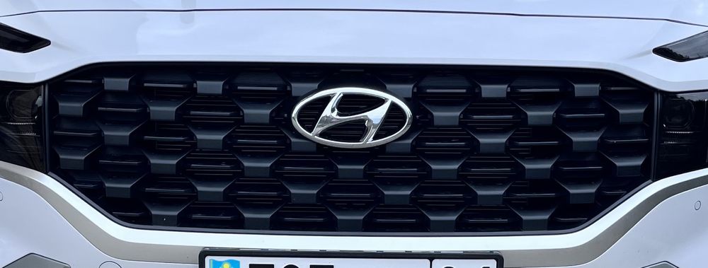 Продам решетку радиатора santa fe