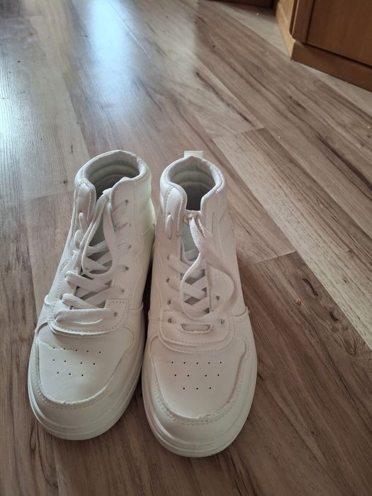 Дамски  бели кецове