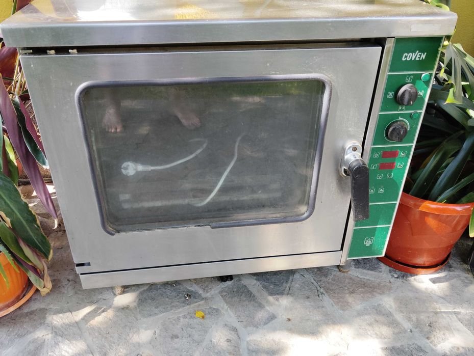 Конвектомата е в перфектно състояние