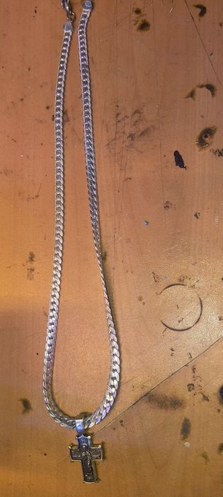Сребърен синджир със медальон или кръст