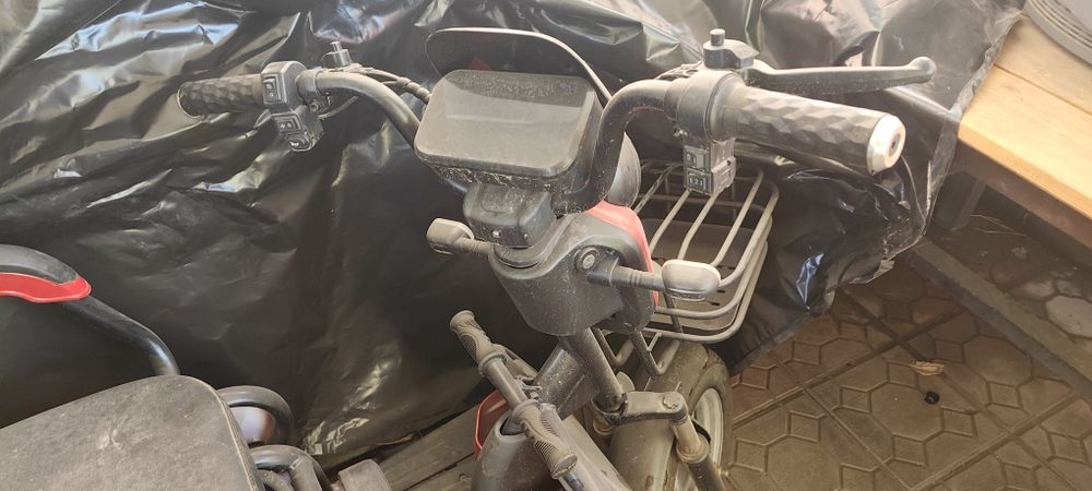 Продам Электро скутер KAMDA красный.