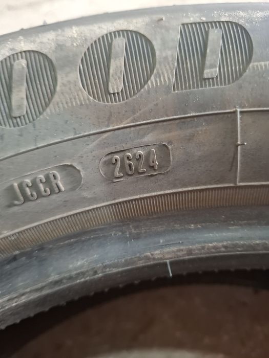 2 Летни гуми Goodyear 215/55/17 ДОТ24 7мм