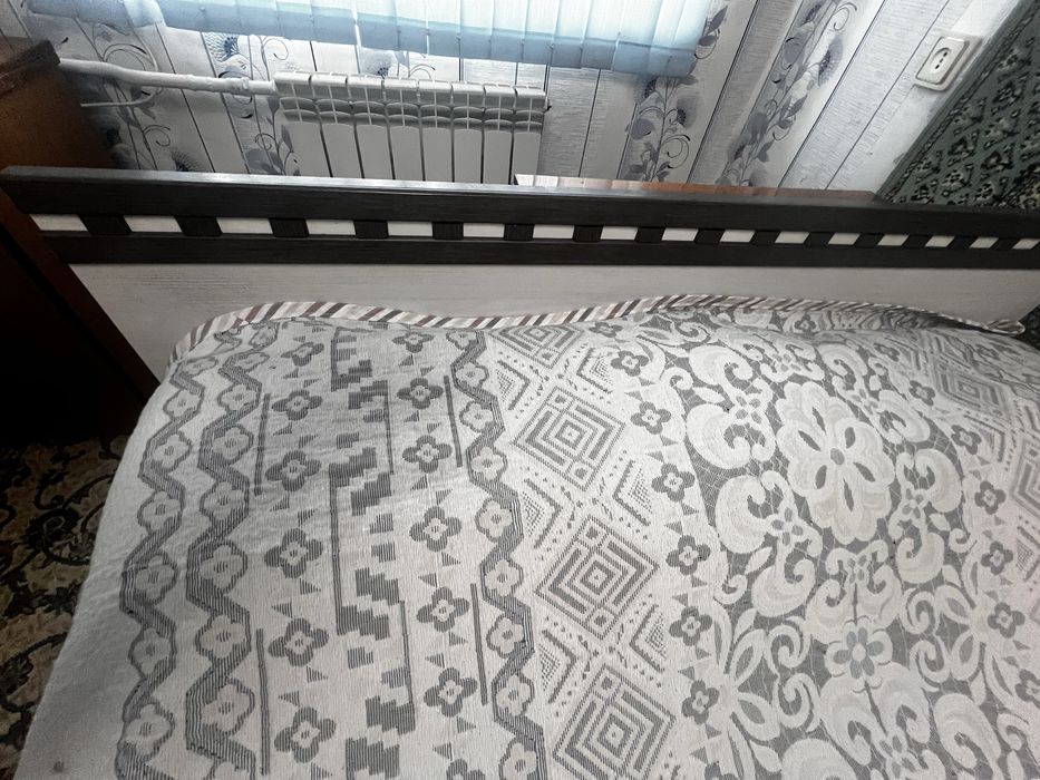 Кровать с матрасом