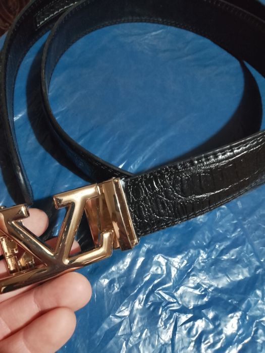 Curea noua ,cu etichetă