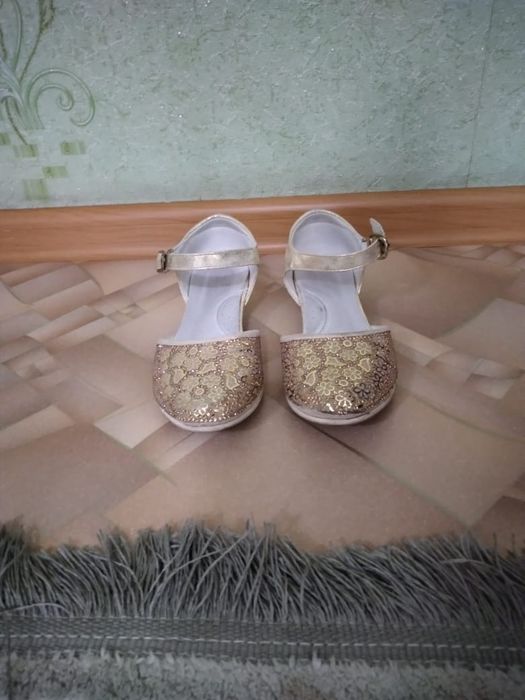 Продам туфли на девочку