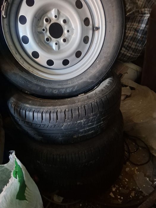 Продам комплект шин дисками
