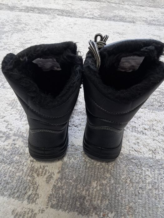 Продаются ботинки
