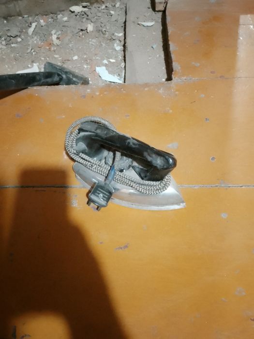 В продаже два утюга времён СССР