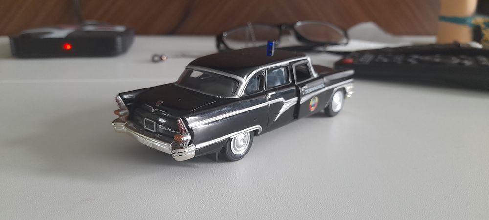 Продам игрушечную машинку