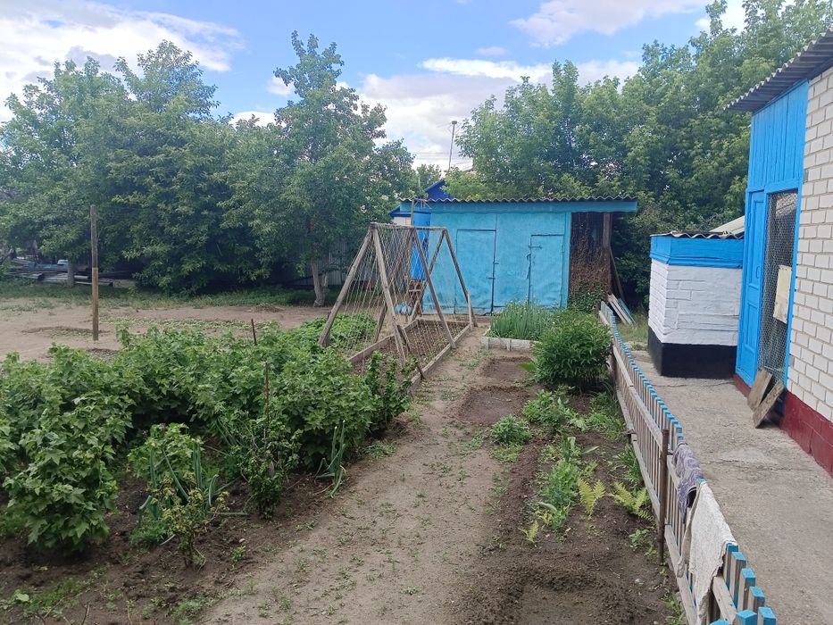 Продам большой дом район треугольник...