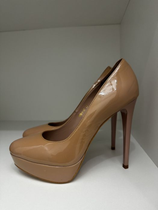 Босоножки и туфли