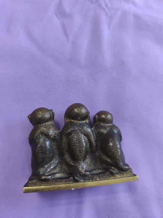Statueta bronz maimuțele inteligente