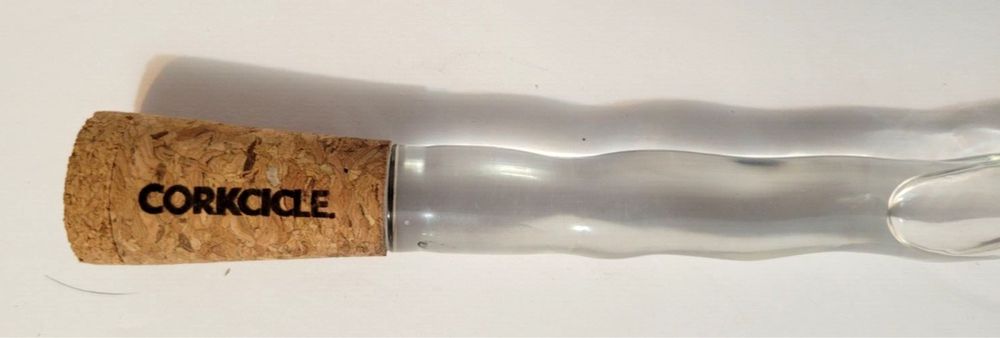 2 Dopuri de pluta pentru a mentine vinul la temperatura potrivita