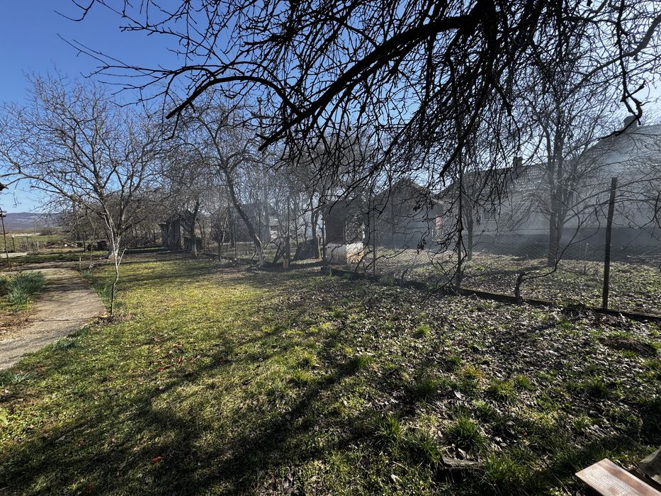 Vand casa cu teren intravilan 71 de ari la intrare in Somes Odorhei .