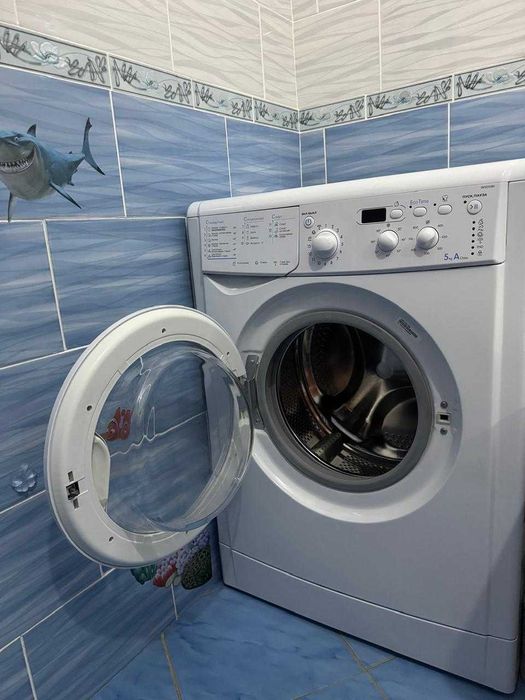 Машинка стиральная INDESIT